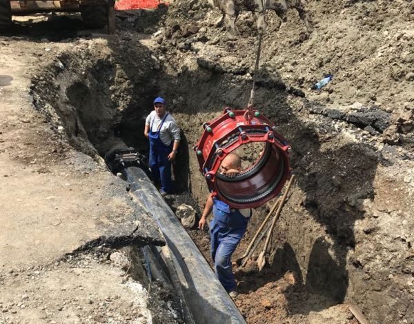 BRAŞOV. După 32 de ore de „secetă”, apa a revenit în Şchei 1 remedieretronsonconducta.jpg