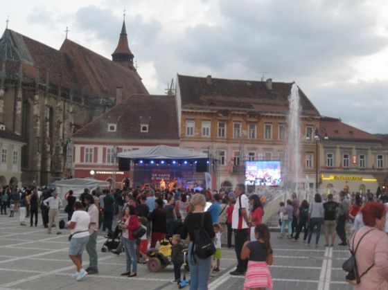 targ-carte-muzica1_254169.JPG