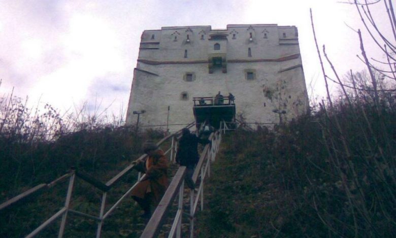 PSD BRAŞOV a băgat băţul prin gard, făcând ca Primăria şi Consiliul Judeţean să se certe iar din cauza monumentelor istorice 1 turnul.jpg