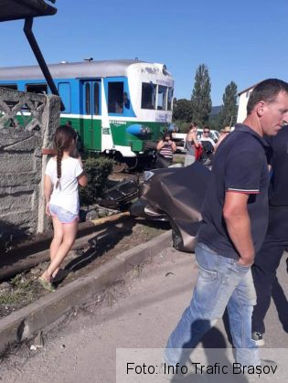 BRAȘOV. Impact între un autoturism și un automotor, la Râșnov (FOTO) 1 FB_IMG_1533310749598_255001.jpg