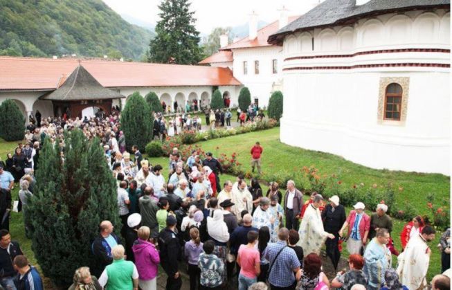 BRAȘOV. Hram la Mănăstirea de la Sâmbăta de Sus 1 Manastirea-Brancoveanu-Sambata_255547.jpg