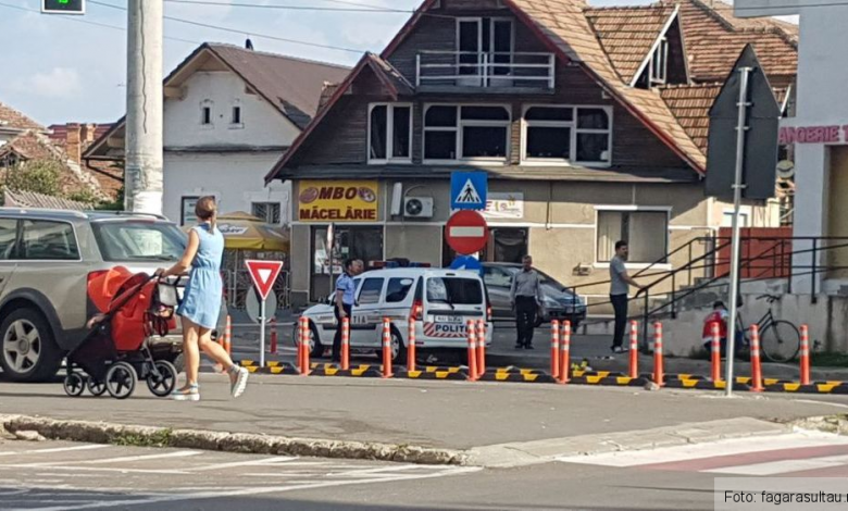 BRAȘOV. Făgăraș. Biciclist accidentat de mașina căreia nu i-ar fi acordat prioritate 1 acc-profi.jpg
