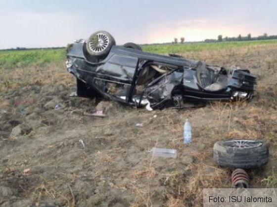 Un tânăr a murit, iar alte trei persoane au fost rănite după ce s-au răsturnat cu mașina 1 accident ialomita_255684.jpg