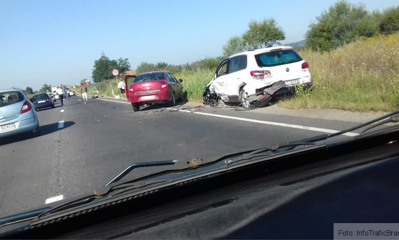 BRAȘOV. Trei mașini implicate într-un accident pe DN 1, la intrarea în Beclean - FOTO 1 accidentbeclean1.jpg