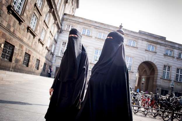 Prima femeie amendată pentru portul vălului islamic 1 amenda_6.jpg