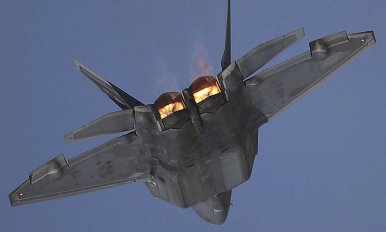 Cel mai puternic avion din lume s-ar afla în România 1 avionf22raptor.jpg