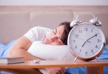schimbarea orei, ora de iarnă, ora de vară, dăm ceasurile înapoi, cum ne afectează, trucuri, atenuare, perturbare, oboseală, iritabilitate, daylight saving time, Gisela Helfer, The Conversation, ora de iarnă 2022, metabolism, ritm circadian, melatonină, hipotalamus