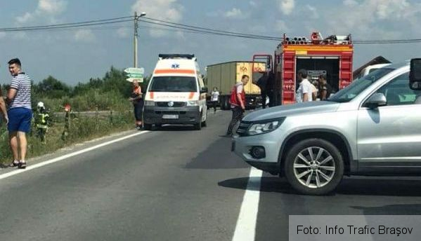 BRAȘOV. Impact frontal între un autoturism și o autoutilitară, la Săcele (FOTO) 1 fb-img-1534775537338.jpg