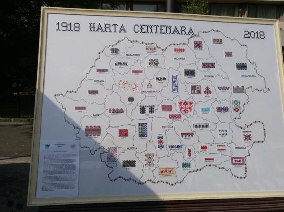 BRAŞOV. „Harta Centenară”, expusă doar azi, a fost cusută de 30 de femei 1 harta-centenara_256195.jpg