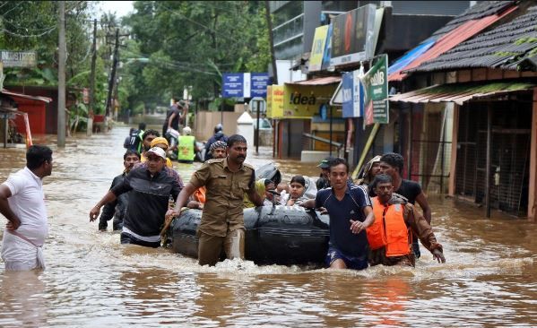 Inundaţii catastrofale în India. Peste 320 de morți 1 india_8.jpg