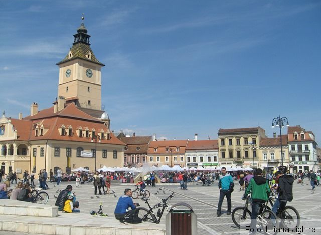 piata-sfatului-vara.jpg