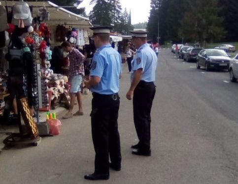 BRAȘOV. Hoți prinși de polițiștii locali în Poiană!!! 1 politiepoiana.jpg