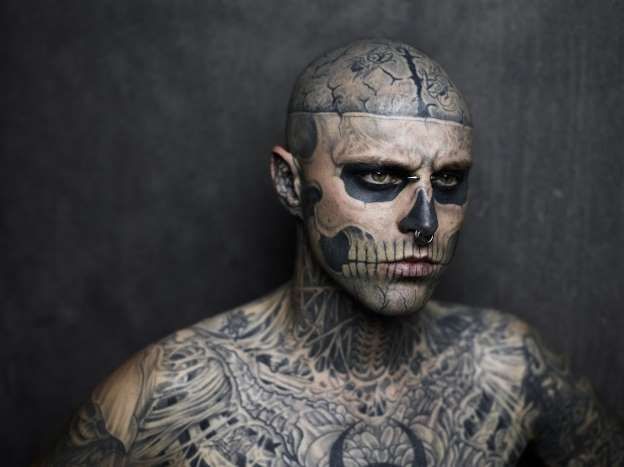 Un manechin celebru s-a sinucis la 32 de ani 1 rickgenest.jpg