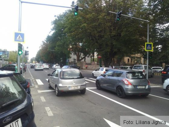 BRAȘOV. O nouă „zebră” semaforizată a fost pusă în funcțiune 1 semafor-Tribunal_255238.jpg