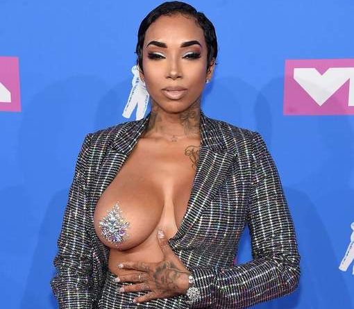 Costumaţii SEXY la Video Music Awards!!! (GALERIE FOTO) 1 sky_2.jpg