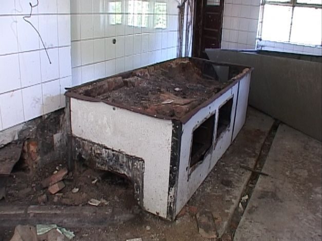 BRAŞOV. De ce rămân taberele şcolare în paragină 1 tabara-ruina.jpg