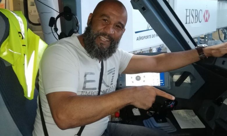 Un fost boxer a oprit deturnarea unui avion 1 tarik.jpg