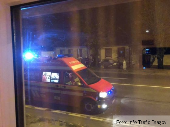 BRAȘOV. Incident rutier pe strada Aurel Vlaicu, la primele ore ale acestei zile. Un autoturism a lovit o casă și o țeavă de gaze (FOTO) 1 accident aurel vlaicu 2_257080.jpg