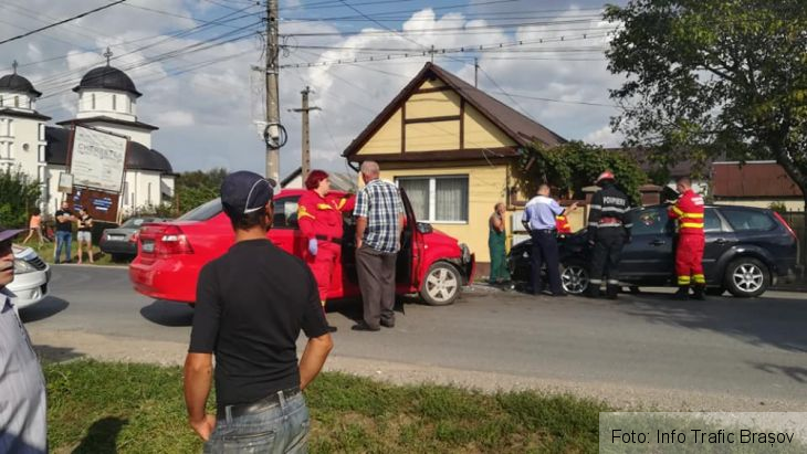 BRAȘOV. Accident în Sânpetru! Șoferul, băut, a fost prins de polițiști la o stradă distanță de locul accidentului. La Vad, o persoană a rămas prinsă sub un tractor 1 accident sanpetru_256627.jpg