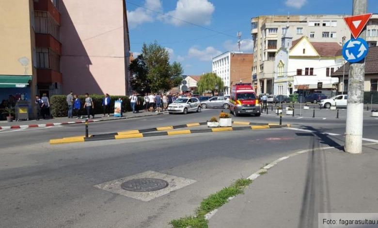 BRAȘOV. Accident în sensul giratoriu de lângă Colegiul Național „Radu Negru” din Făgăraș 1 accidentfagaras_15.jpg