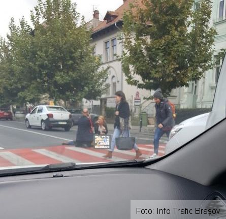 BRAȘOV. Accident urmat de o criză convulsivă, pe trecerea de pietoni de lângă Primărie 1 accidentprimarie.jpg