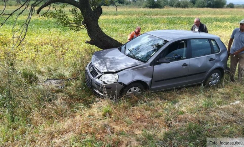 BRAȘOV. Autoturism ieșit în decor, între Săsciori și Recea 1 accidentsasciori.jpg