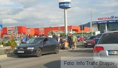 BRAȘOV. Persoană preluată de SMURD, după ce s-a tăiat la picior, pe Calea București 1 carrefour_2.jpg