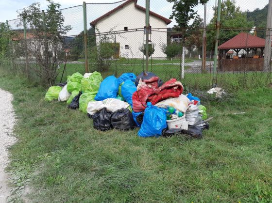 BRAȘOV. Mănușile și sacii sunt pregătiți. Cei cu chef de curățenie sunt așteptați la punctele de înregistrare 1 curatenie (2)_257372.jpeg