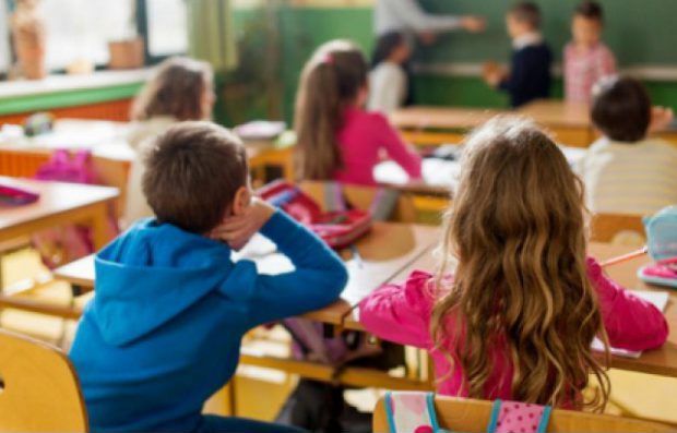 Elevii de clasa a II-a au început Evaluarea Națională 1 elevi-clasa.jpg