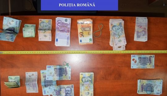 Au furat 57.000 de lei dintr-o autoutilitară 1 furt_2.jpg