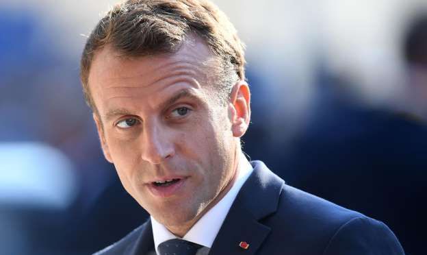 macron_8.jpg