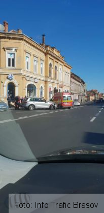 BRAȘOV. Autoturisme avariate, în centrul orașului, de un șofer băut (FOTO) 1 FB_IMG_1539508912568_258209.jpg