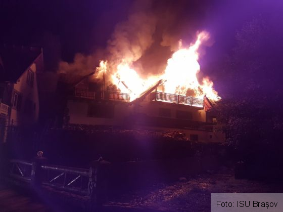 BRAȘOV. Incendiu devastator la o casă din Moieciu (FOTO) 1 IMG-20181005-WA0001_257846.jpg