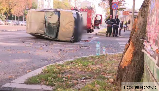 Autoturism răsturnat, după ce s-a lovit de o mașină și de un copac, în București 1 accidentbucuresti_6.jpg