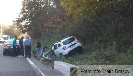 BRAȘOV. Un șofer american s-a izbit cu mașina de un cap de pod, pe DN 1 (FOTO) 1 accidenttimisuldesus.jpg