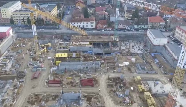 BRAŞOV. Camioane în plină zi prin Centrul Civic 1 afi-palace.png