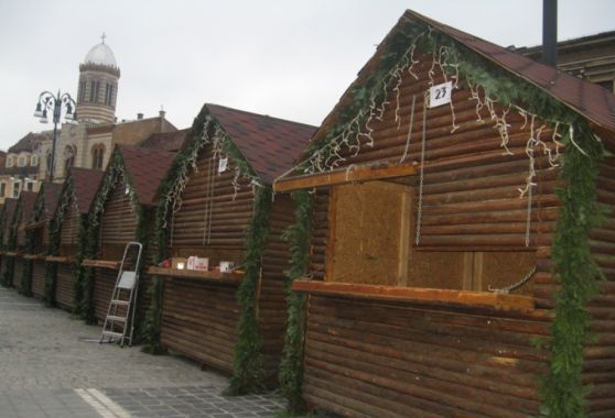 COVID-19. BRAȘOV. „Negocieri” între primarul Allen Coliban și agenții economici, privind TÂRGUL DE CRĂCIUN 1 casute.jpg
