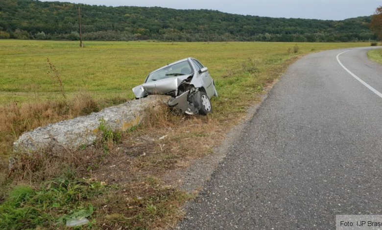 BRAȘOV. Șofer și pasageră, răniți după ce au intrat cu autoturismul într-un cap de pod, în această după-masă (FOTO) 1 img-20181001-wa0003.jpg