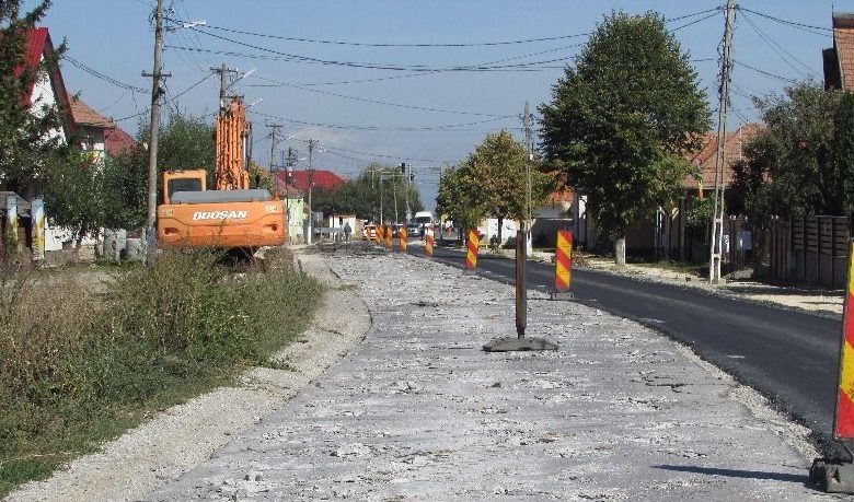 BRAȘOV. Reprezentanții Castelului Bran se solidarizează cu turiștii care trebuie să străbată DN 73 1 lucrridn733.jpg