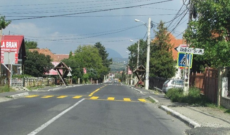BRAŞOV. Pe DN 73 se lucrează, dar cu încetinitorul 1 lucrridn735.jpg