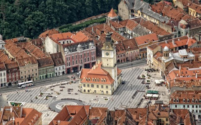 INS. Județul Brașov a fost destinația preferată de 311.300 de turiști în T1 din 2019 1 orasulbrasov_3.jpg