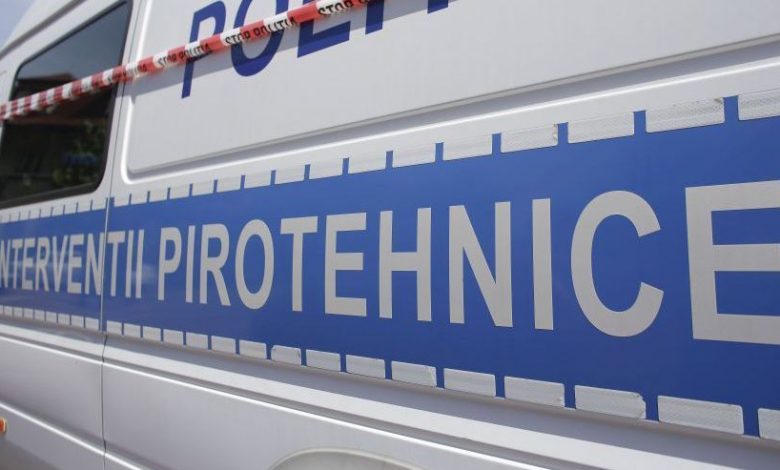 BRAȘOV. Intervenție pirotehnică pe strada Republicii, de la o borsetă „donată” 1 pirotehnisti_3.jpg