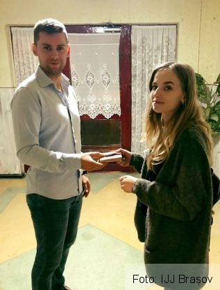 Un jandarm BRAȘOVEAN, norocul unei studente din Republica Moldova (FOTO) 1 portofel jandarm 2_258594.jpg