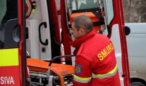 BRAȘOV. Autoturism răsturnat pe Dealul Perșaniului 1 smurd_19.jpg