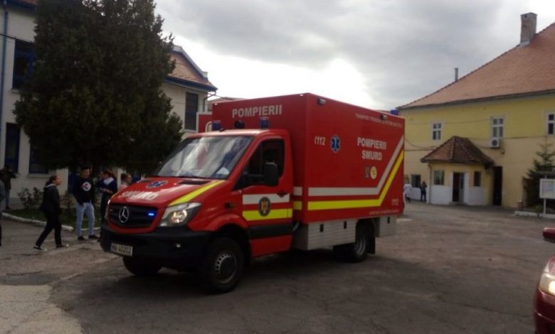O elevă de clasa a XII-a riscă să fie exmatriculată, după ce a pulverizat spray cu piper într-o sală de curs 1 smurdsibiu.jpg