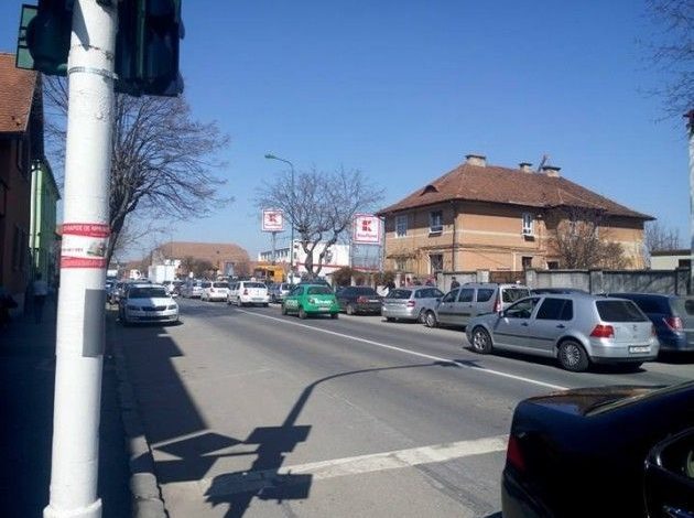 BRAŞOV. Trafic îngreunat pe Avram Iancu şi Morii. Compania Apa mulţumeşte pentru înţelegere 1 strada-avram-iancu-semnalizare.jpeg