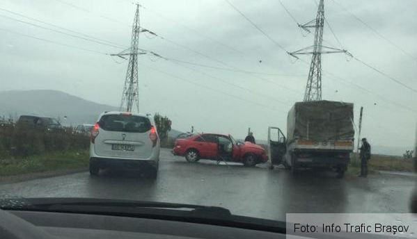 BRAȘOV. Accident produs de un șofer începător, între cartierul Stupini și Ghimbav (FOTO) 1 stupinispreghimbav.jpg