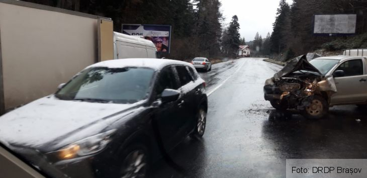 BRAȘOV. Coliziune frontală între două autoturisme, la Cotul Donului (FOTO) 1 IMG-20181116-WA0010_259782.jpg