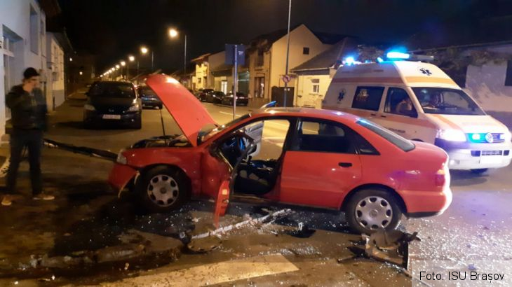 BRAȘOV. Accident în intersecție, în Tractorul (FOTO) 1 IMG-20181116-WA0015_259822.jpg