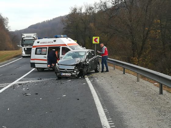 BRAŞOV. Accident pe DN 1, între două camioane şi un autoturism. O victimă inconştientă 1 accident-DN1-F_259060.jpeg